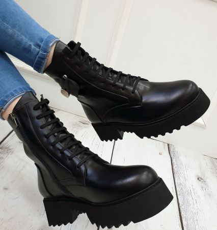 autumn_1_of_3_boots_black_6
